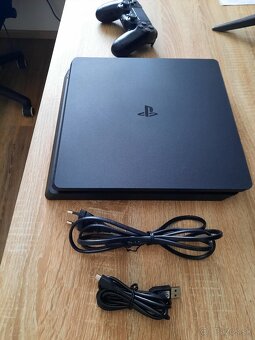 Herná konzola PS4 slim 1 TB s CD/Blueray disc mechanikou - 4
