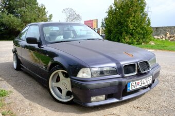 BMW E36 318is Coupe - 4