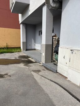 Odstúpim zabehnutú práčovnu komplet vybavenú - 4