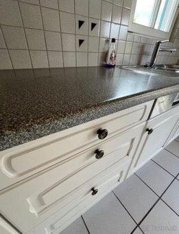 Venkovská bílá kuchyně se spotřebiči, 5012 - 4