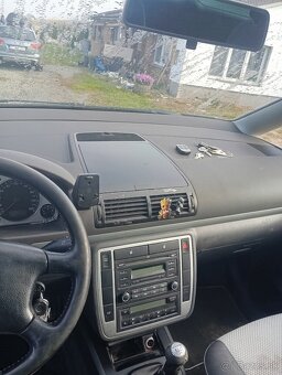 Volkswagen Sharan - 4