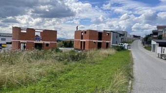 Výnimočný dvojdom v Gbeľanoch s modernou architektúrou - 4