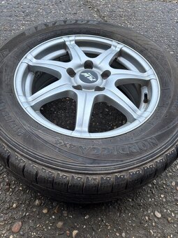 Predám sadu 4 zimných pneumatík s diskami FLW – 215/65 R16 ( - 4