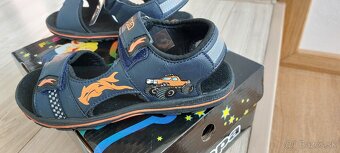 Nove sandalky Kappa s autickom blikajuce vel 32 - 4