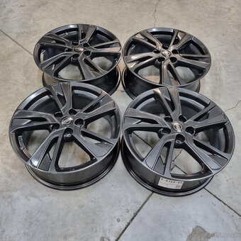 NISSAN disky 5x114,3 R18 7J ET47 - 4