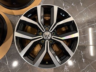 original Vw kolesa B8 r17 Nivelles Passat - 4