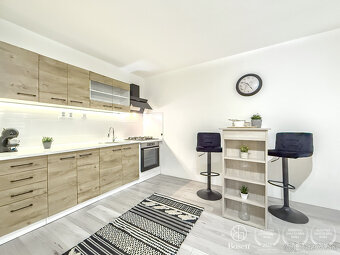 Bosen | Zrekonštruovaný 1 izbový byt v centre mesta, 36m2, L - 4