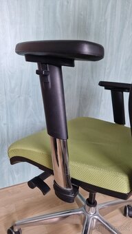 Vysokokvalitné kancelárske kreslo - 4