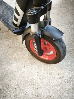 ELEKTRICKÁ KOLOBEŽKA APRILIA - 4