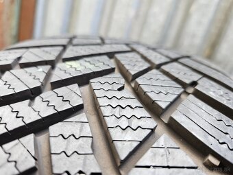 2 ks takmer nejazdených zimných pneu Hankook - 215/55 r17 - 4