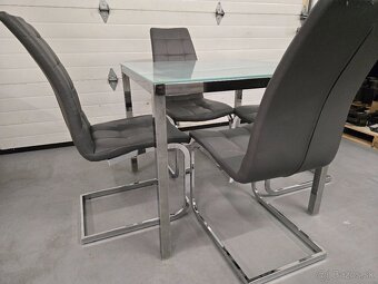 Moderná kuchynská sedacia súprava stôl + 4 stoličky - 4