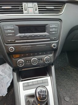 Rozpredám škoda Octavia 3 1.2Tsi 77kw CJZA 2013 - 4