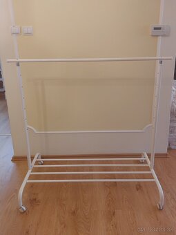 Vešiak na oblečenie - 4