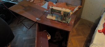 Šijací stroj LADA - 4