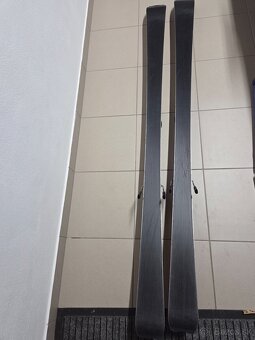 Atomic 160 lyže lyžiarky palice. - 4