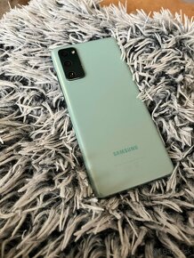Samsung galaxy S20 FE - 4