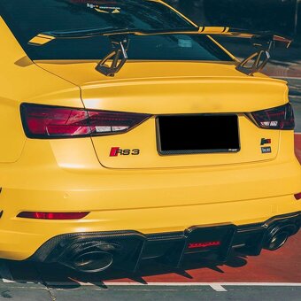 Zadný difúzor zo svetlom Audi RS3 FullCarbon - 4