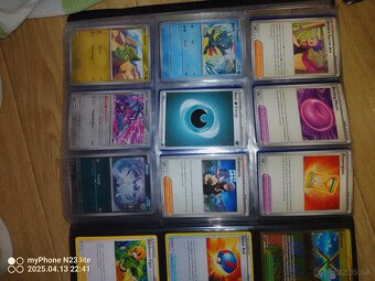 Pokémon album s V/VMAX + zlatý tréner – 30 € (pôvodne 67 €) - 4