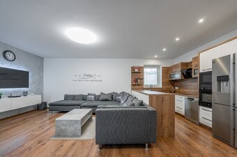 Štýlový tehlový bungalov, Perín, zástavba novostavieb - 4