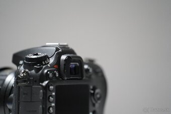 Nikon D7100 + 3 objektívy + externý blesk - 4