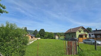 SLNEčNÝ STAVEBNý POZEMOK POD LESOM 1080M2 - 4