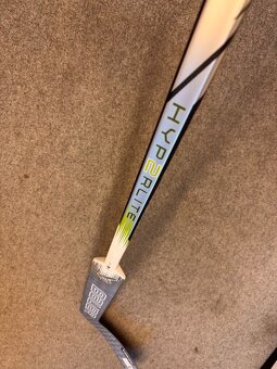 BRANKÁŘSKÁ HOKEJKA BAUER HYPERLITE   vel. 25" - 4