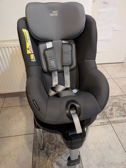 Britax Römer Dualfix M i‑Size – otočná, výborný stav - 4