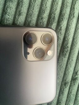 iPhone 11 Pro Max 64 GB Space Grau - 4