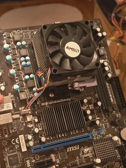 MSI 760GM-P23 + AMD FX-6100 3.3gHz - 4
