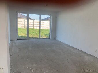 SAMOSTATNÝ 4 i BUNGALOV - SKOLAUDOVANÝ - SLOVENSKÝ GROB - 4