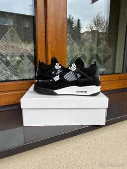 Jordan 4 Retro White Thunder - 4