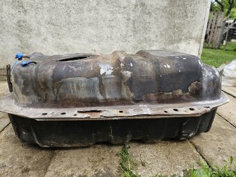 Nádrž nissan patrol - 4