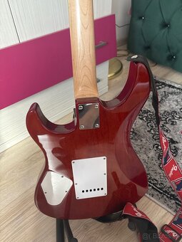 Yamaha pacifica 211 - 4