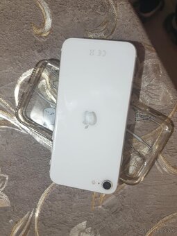 iPhone SE 2022 - 4