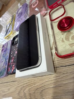 iPhone 15 Pro 256 GB - 4