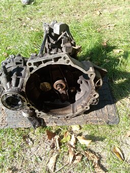 Rozpredám golf 4 1.9tdi 66kw r.v.2001 - 4