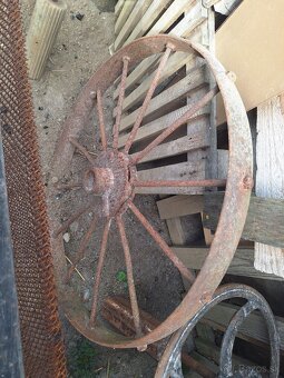 Liatinove koleso na studnu 1 - 4