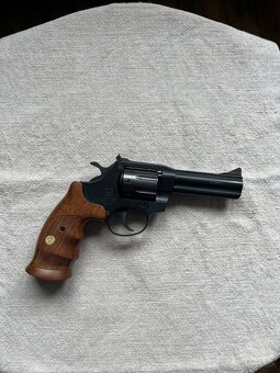 Revolver Alfa 341 WMR - 4