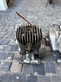 ČZ 175 250 motor - 4