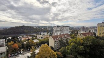 4-izbový slnečný byt s 2 loggiami, pivnicou a komorou –... - 4