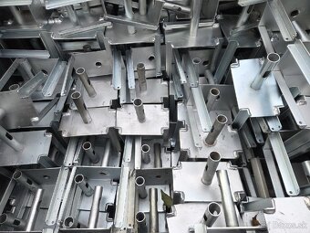 Predám hlavice trojnožky na stavebné stojky - 4