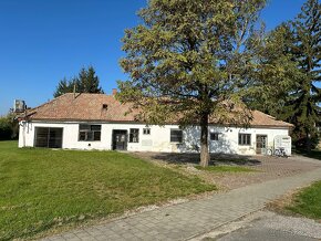 Budova s veľkým potenciálom v centre obce Žihárec - 4