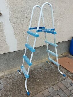 Bazénové schodíky pre bazén vo výške 1,22 m - 4