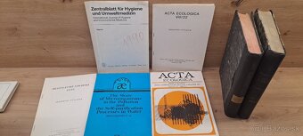 Väčšie množstvo rôznych kníh 2 - 4