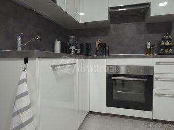 Moderný, zrekonštruovaný, kompletne zariadený byt v … - 4