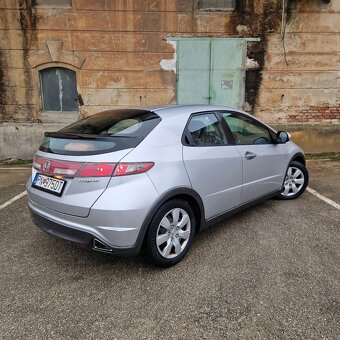 Honda Civic VIII 1.8 i-VTEC Ufo - 4