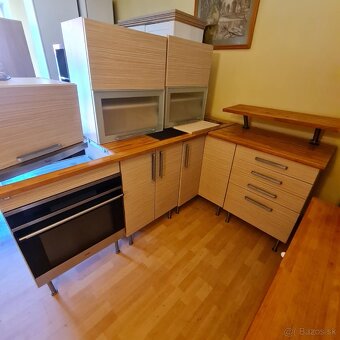 Predám kuchynskú linku vrchná doska z masívu - 4