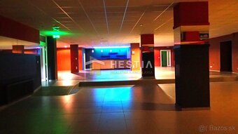 Veľký komerčný priestor 292 m2 priamo v centre mesta - 4