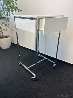 Vysoký predajný stolík– položka 152 - 4