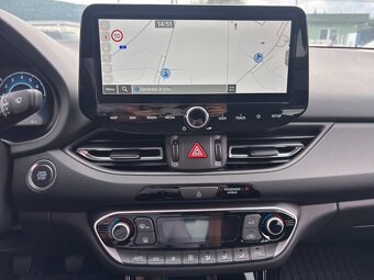 Hyundai i30 Fastback 1.5 T-GDi mHEV Family - 4